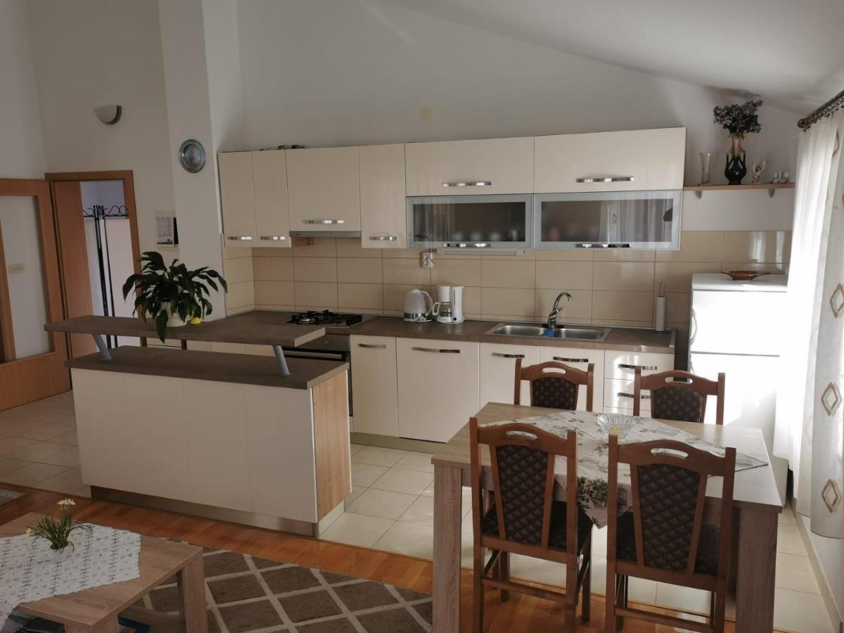 Apartman Zora Podstrana Luaran gambar