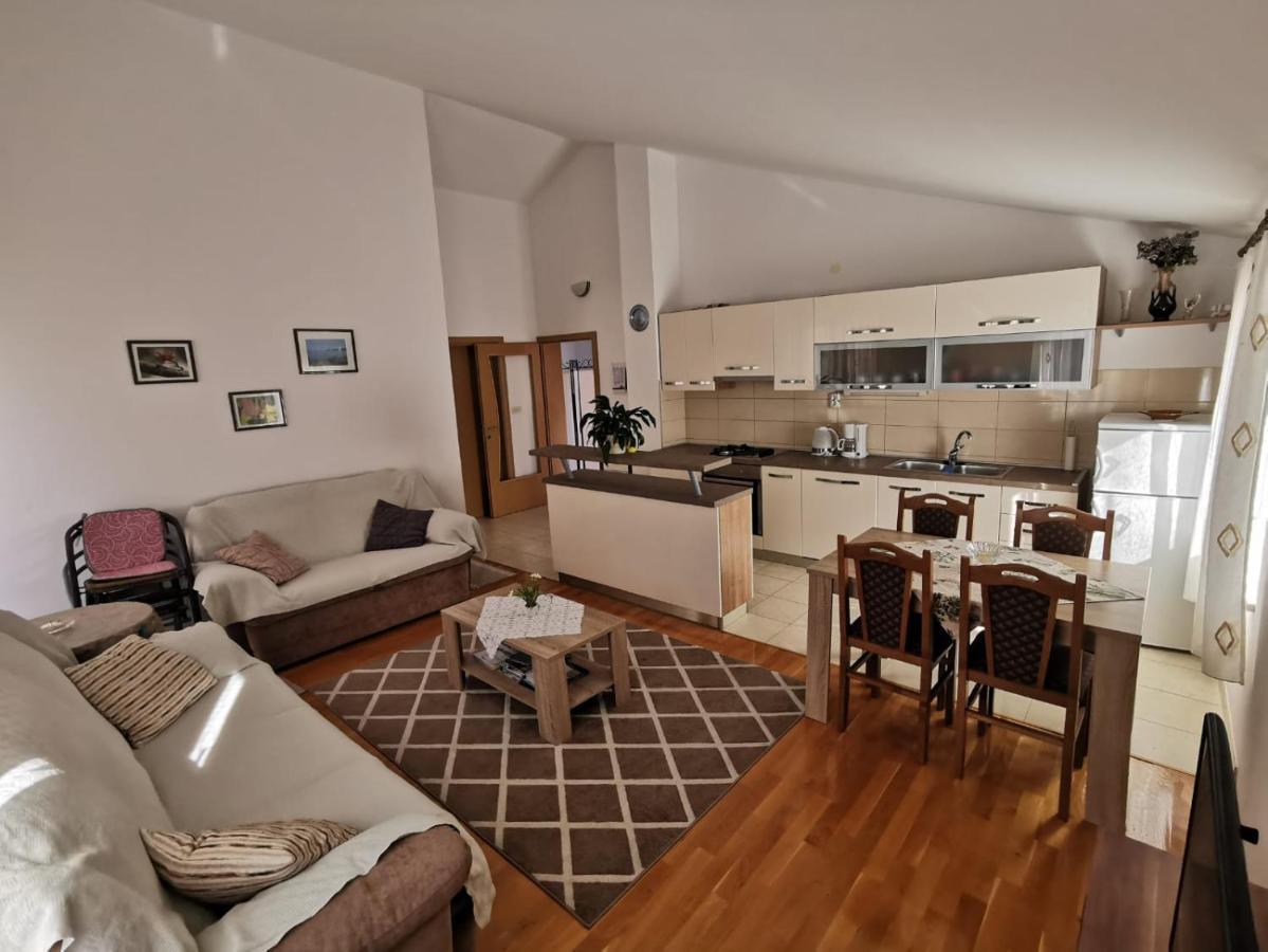 Apartman Zora Podstrana Luaran gambar